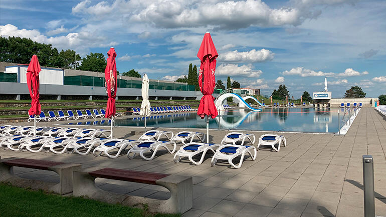 Sportovní a rekreační areál Kraví hora. Koupaliště a aquaparky v Brně a okolí jižní Moravy. Magazín KULT* Brno