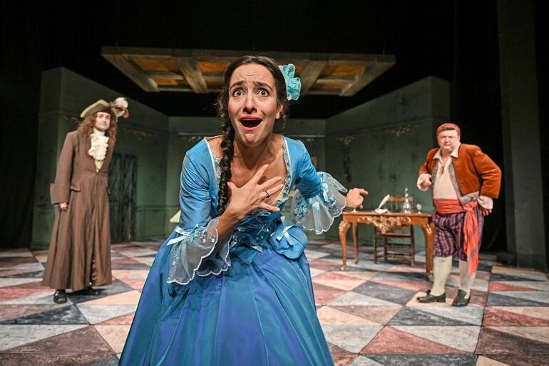 Lazebník sevillský, Pierre-Augustin Caron de Beaumarchais, činohra, Figaro, sluha, commedia dell'arte, Stanislav Moša, Michal Isteník, Svetlana Janotová, Milan Němec, Aleš Slanina, Městské divadlo Brno, *Magazín KULTINO* Brno*