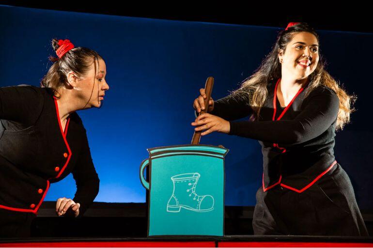 Malá čarodějnice, Otfried Preußler, loutky, děti, pro děti, Divadlo Radost, havran, kouzla, Abraxas, premiéra. KULTINO*