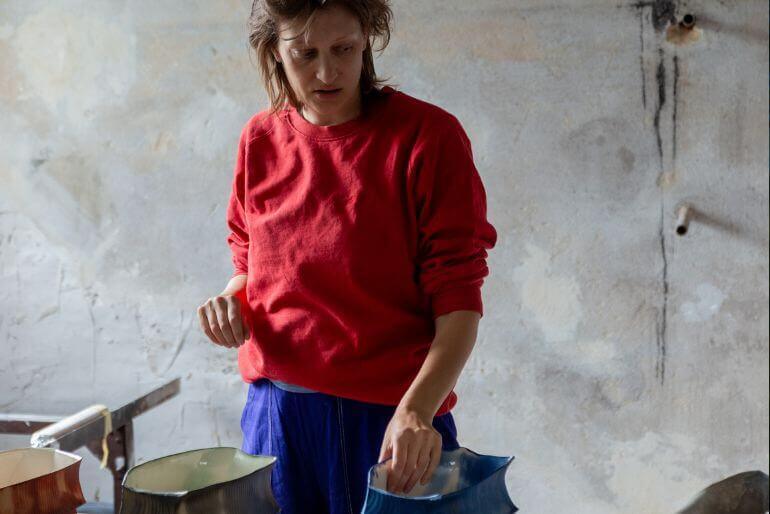 Článek Designová keramika, která dává smysl. Umělkyně Nina Fránková otevřela lidem svůj ateliér. KULTINO*