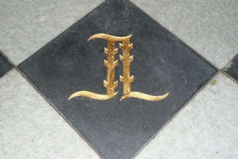 Zlaté iniciály JL, Jindřicha z Lipé, bazilika Nanebevzetí Panny Marie, Brno. KULTINO*