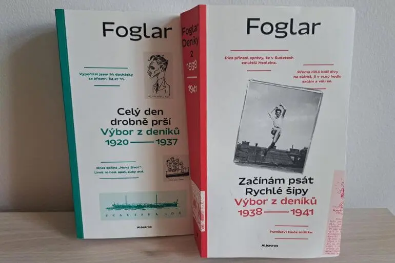Knihy Výbor z deníků Jaroslava Foglara s podtituly Celý den drobně prší a Začínám psát Rychlé šípy od nakladatelství Albatros. KULTINO*