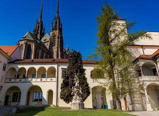 Moravské zemské muzeum - Biskupský dvůr. Magazín KULTINO* Brno