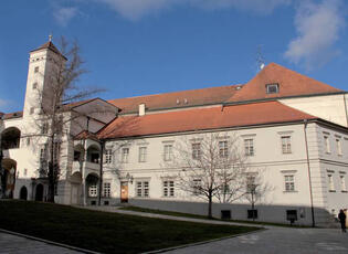 Moravské zemské muzeum - Biskupský dvůr. Magazín KULTINO* Brno