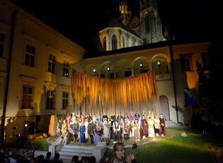 Moravské zemské muzeum - Biskupský dvůr. Magazín KULTINO* Brno