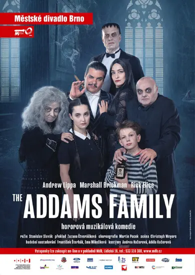 Rodina Addamsových v černém na plakátu muzikálu The Addams Family Městského divadla Brno. KULTINO*
