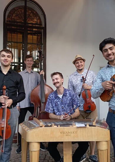 Hudba Cimbálová muzika Dvojtón, Ponava Cafe. Magazín KULTINO* Brno