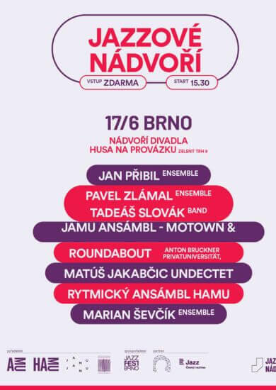 Mladí jazzoví hudebníci hrají na letním open-air festivalu. Pozvánka na akci Jazzové nádvoří v brněnském Divadle Husa na provázku. KULTINO*
