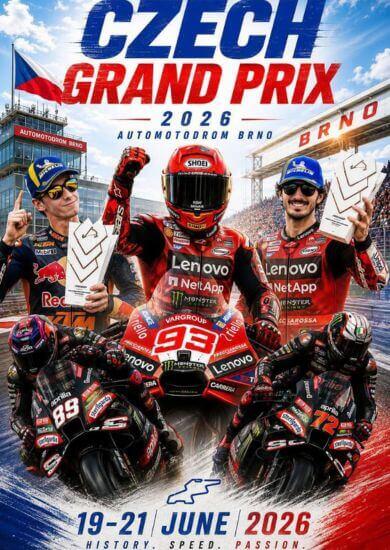 Závodníci MotoGP v náklonu na Masarykově okruhu v Brně před zaplněnou přírodní tribunou C během Velké ceny. KULTINO*
