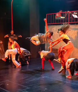 Představení Svět se zbláznil, divadlo na Orlí. Magazín KULTINO* Brno