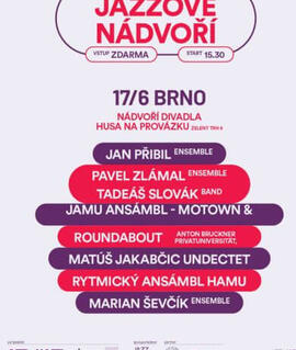 Mladí jazzoví hudebníci hrají na letním open-air festivalu. Pozvánka na akci Jazzové nádvoří v brněnském Divadle Husa na provázku. KULTINO*