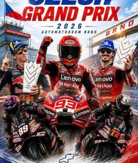 Závodníci MotoGP v náklonu na Masarykově okruhu v Brně před zaplněnou přírodní tribunou C během Velké ceny. KULTINO*