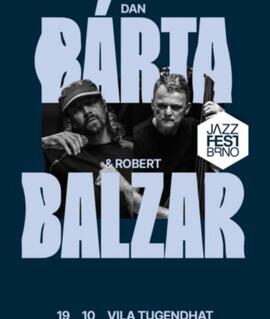 Komorní jazzový koncert zpěváka Dana Bárty a kontrabasisty Roberta Balzara v proskleném hlavním obývacím prostoru ikonické Vily Tugendhat v Brně. KULTINO*