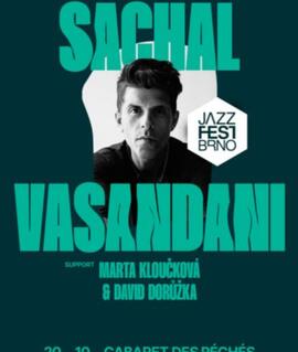 Americký jazzový zpěvák Sachal Vasandani a české komorní duo Marta Kloučková s kytaristou Davidem Dorůžkou během koncertu a křtu desky v brněnském Cabaretu Des Péchés. KULTINO*