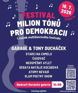 Koncerty rockových kapel a společenská diskuse na nádvoří Horácké galerie během festivalu Milion tónů pro demokracii v Novém Městě na Moravě. KULTINO*