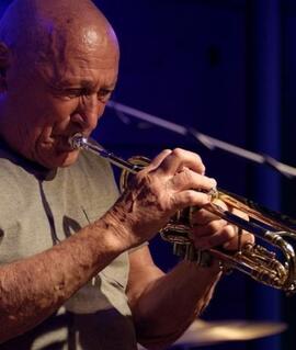 Jazzový koncert legendárního trumpetisty Laco Deczi & New York Celula v pražském Jazz Docku. KULTINO*