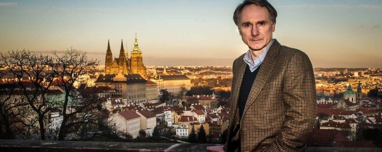 Tajemství všech tajemství od Dana Browna natočí Netflix jako seriál, magazín KULTINO * Brno