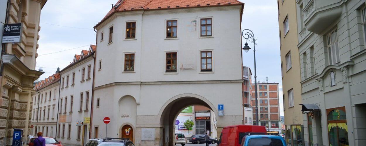 Výstava o Měnínské bráně v Urban centru Brno. Magazín Kultino Brno.
