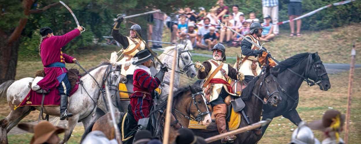 Den Brna, 15. srpen 2025, bojové ukázky (1645) Švédi proti Brňanům. Foto: Michal Růžička. Magazín Kultino Brno.