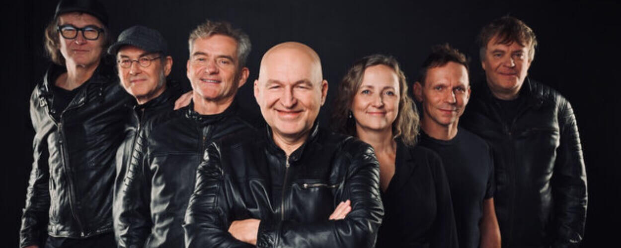 Křest alba PUB ART Tři sestry a knihy 40 let pod vobraz Praha, magazín KULTINO* Brno