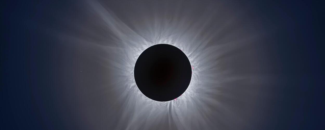 Romantický zážitek při pozorování částečného zatmění Slunce a padajících hvězd z meteorického roje Perseid. KULTINO*