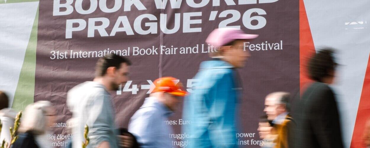 Rekordní 31. ročník festivalu Svět knihy Praha, kam dorazilo 65 tisíc návštěvníků, potvrzuje obrovský zájem o literaturu. Objevte ty nejlepší knižní novinky pro vaši letní dovolenou. KULTINO*