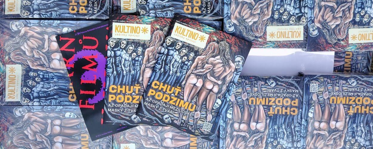 Hromada výtisků posledního tištěného vydání magazínu KULTINO s uměleckým motivem obrazu z kolekce Mezilidské masky. KULTINO*
