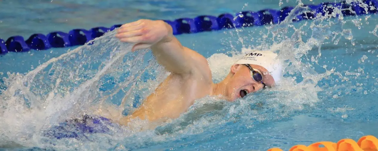 Plavec Adam Hlobeň při závodě na 200 m volným způsobem na Velké ceně Brna v plavání 2019. KULTINO*