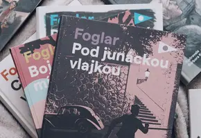 Recenze knihy Pod junáckou vlajkou od Jaroslav Foglar, Skaut Junák, nakladatelství Albatros. Magazín KULT* Brno