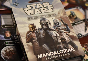 Recenze Mando a Grogu v karetním provedení, vydavatelství Blackfire. Magazín KULTINO* Brno