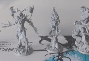 Kooperativní desková hra Zaklínač: Cesta osudu – Legendární nestvůry od Asmodee CZ, detailní plastové miniatury monster a lov netvorů. KULTINO*