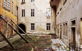 Dvůr domu číslo 16 před rekonstrukcí, Foto Baran Francán, Aleš Svoboda, magazín Kult* Brno