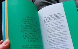 Demotivační diář MATKA ROKU 2022,Veronika Arichteva, Nikol Leitgeb a Martina Pártlová, recenze, magazín Kult* Brno