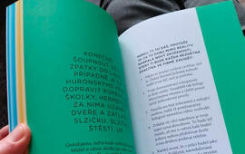 Demotivační diář MATKA ROKU 2022,Veronika Arichteva, Nikol Leitgeb a Martina Pártlová, recenze, magazín Kult* Brno