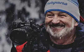 Cestovatel Jiří Kolbaba, známý svými diashow. Magazín KULT* Brno