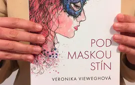 Pod maskou stín, Veronika Vieweghová, recenze, magazín KULT* Brno