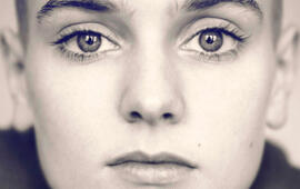 Sinéad O'Connor. Nothing Compares 2 U. Papež Jan Pavel II. Seriál Cizinka (Outlander), 7. série píseň. Magazín KULT* Brno