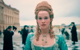 Marie Antoinetta,Marie-Antoinette,  Geoffrey Enthoven, Pete Travis,  Louis Cunningham, Jack Archer, Emilia Schüle, seriál, magazín KULT* Brno