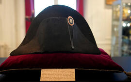 Napoleon, klobouk, aukce, historie, magazín KULT* Brno