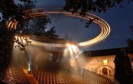 Léto, divadlo, open air, Brno, Biskupský dvůr, Špilberk, Národní divadlo Brno, balet, opera, činohra, muzikál, otáčivé hlediště, Český Krumlov, Městské divadlo Brno, Divadlo Bolka Polívky, Kraví hora, Letní shakespearovské slavnosti, Letní shakespearovské slavnosti 2025 Praha