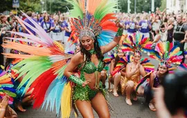 Na minutku Karneval, koncerty i velké tribuny. Brno se opět roztančí v rytmu Brasil Festu. Magazín KULTINO* Brno