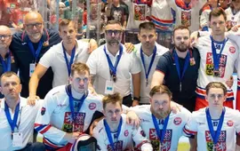 MS v hokejbale 2026, Ostrava, česká hokejbalová reprezentace, finálový zápas Česko proti USA, zklamání hráčů ze stříbrné medaile. KULTINO*
