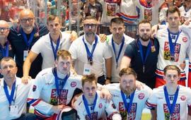 MS v hokejbale 2026, Ostrava, česká hokejbalová reprezentace, finálový zápas Česko proti USA, zklamání hráčů ze stříbrné medaile. KULTINO*