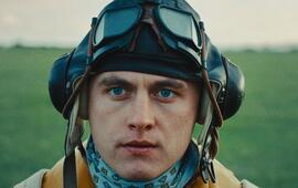 Film Osamělý vlk. Historické válečné dokudrama režiséra Ondřeje Veverky vypráví bojový příběh stíhače RAF Josefa Františka. Hrají Viktor Zavadil, Tadeáš Moravec, Piotr Trojan a další. KULTINO*