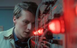 Film Vlny. Napínavé drama režiséra Jiřího Mádla zachycuje hrdinský boj novinářů Československého rozhlasu během srpnové okupace v roce 1968. KULTINO*