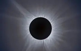 Romantický zážitek při pozorování částečného zatmění Slunce a padajících hvězd z meteorického roje Perseid. KULTINO*