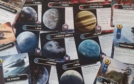 Karetní desková hra Star Wars: The Deckbuilding Game – Povstalci a Impérium – Posily od Asmodee CZ, zobrazující nové karty misí, planet a postav jako Thrawn nebo Ezra Bridger. KULTINO*