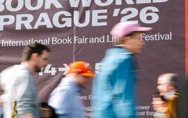 Rekordní 31. ročník festivalu Svět knihy Praha, kam dorazilo 65 tisíc návštěvníků, potvrzuje obrovský zájem o literaturu. Objevte ty nejlepší knižní novinky pro vaši letní dovolenou. KULTINO*