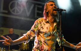Tipy na srpnový víkend. Hlavní snímek zachycuje jedinečnou atmosféru jihomoravského festivalu MikuLOVE, který slibuje špičkové hudební zážitky a stylové rozloučení s prázdninami. KULTINO*