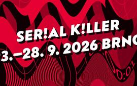 Oficiální propagační vizuál devátého ročníku mezinárodního festivalu Serial Killer. Červeno-černá grafika s typografickým nápisem potvrzuje termín konání akce od 23. do 28. září 2026 v Brně. KULTINO*
